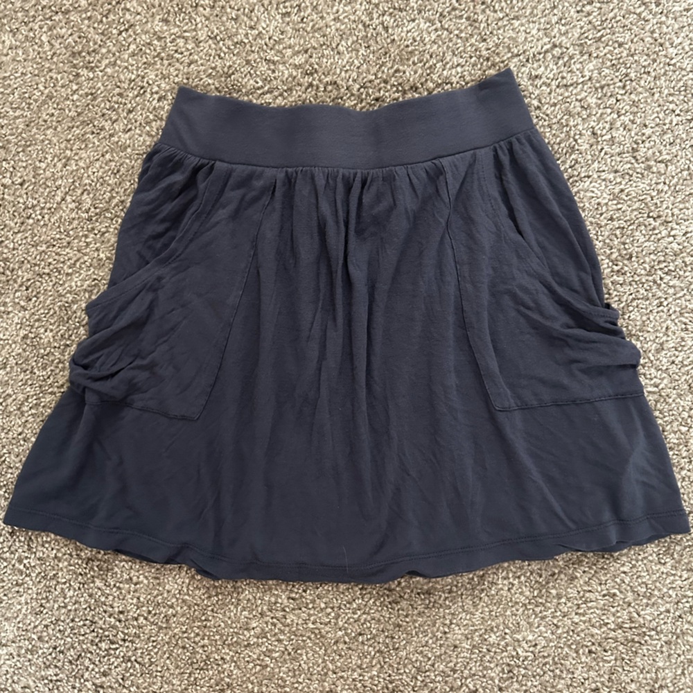 Dark navy mini skirt with pockets!